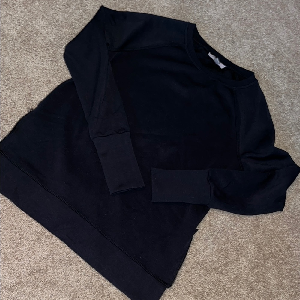 Womens Black Sweatshirt. Cable & Gauge.